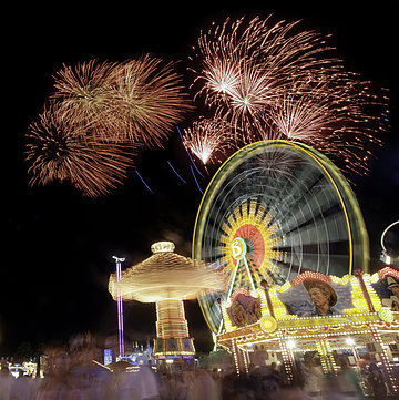 Het indrukwekkend lange vuurwerk bij de Cranger Kirmes.