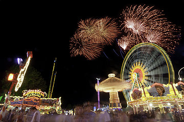 Het indrukwekkend lange vuurwerk bij de Cranger Kirmes.